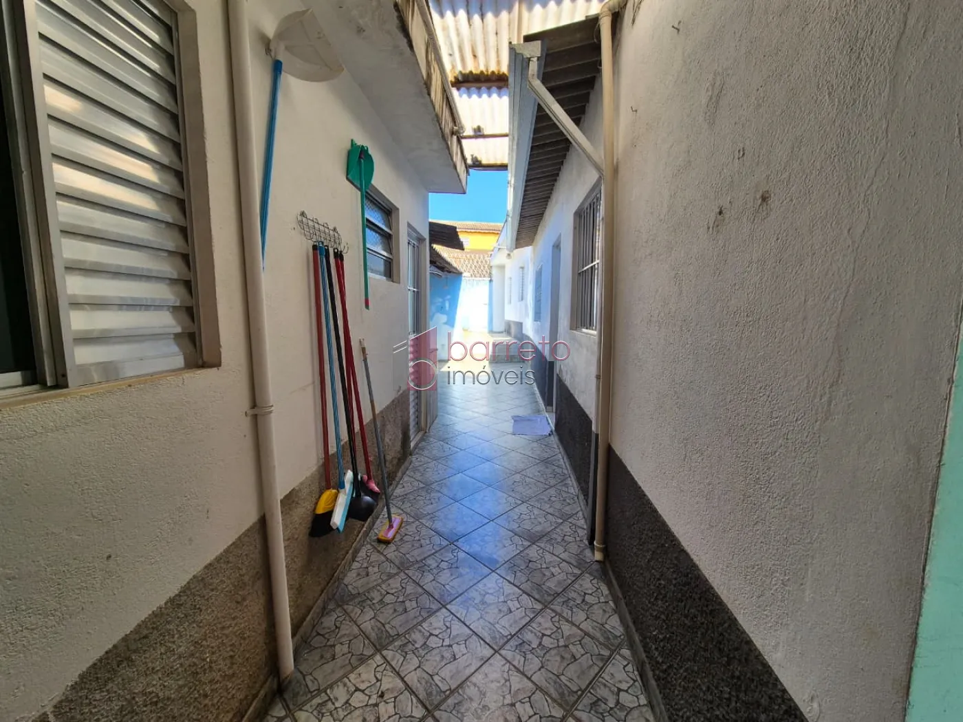 CASA COM EDÍCULA Á VENDA NA VILLA PROGRESSO EM JUNDIAÍ/SP