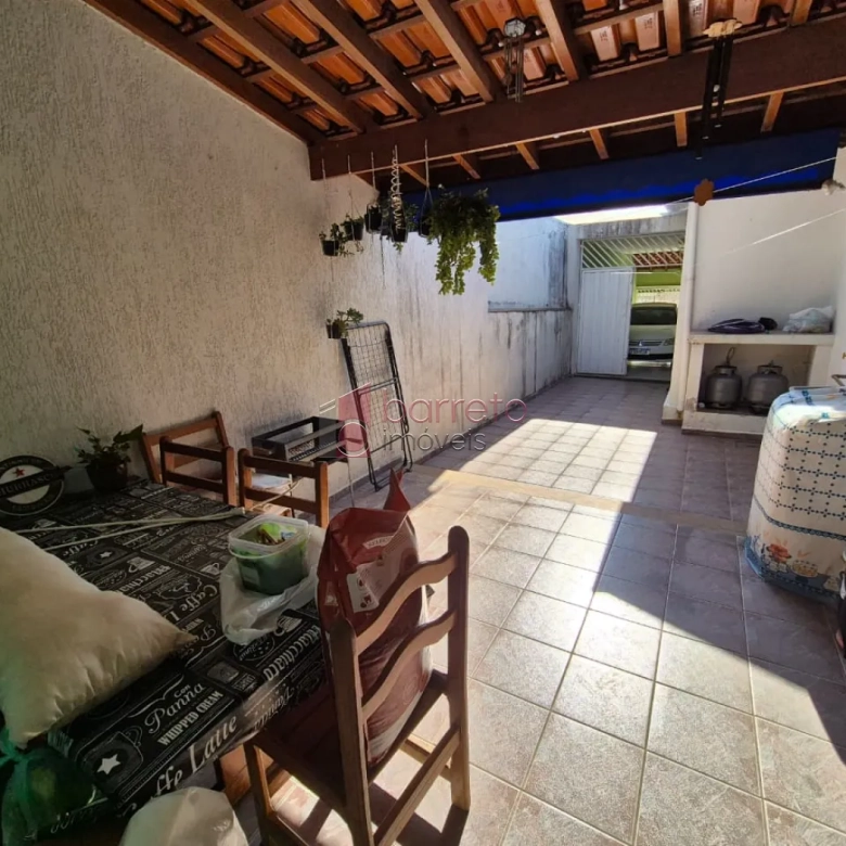 CASA COM EDÍCULA Á VENDA NA VILLA PROGRESSO EM JUNDIAÍ/SP