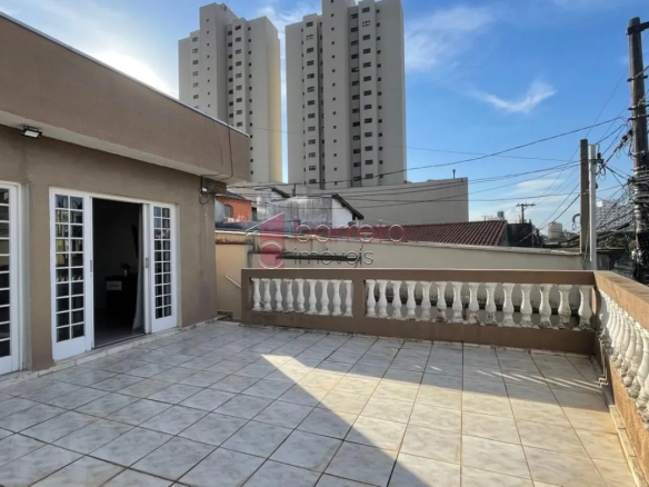 CASA COM EDÍCULA À VENDA NO BAIRRO ANHANGABAÚ EM JUNDIAÍ/SP