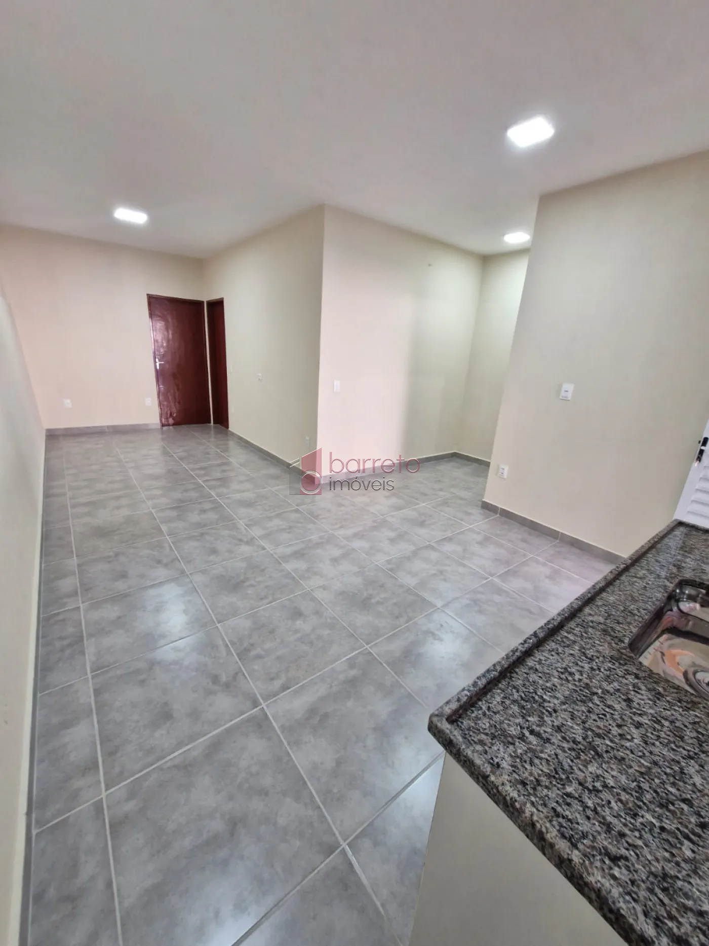 CASA COMPARTILHADA COM ENTRADA INDEPENDENTE PARA LOCAÇÃO NO CAXAMBÚ – JUNDIAÍ/SP
