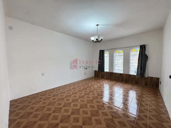 CASA TÉRREA COM AMPLO ESPAÇO MULTIUSO À VENDA NA VILA DIDI EM JUNDIAÍ/SP