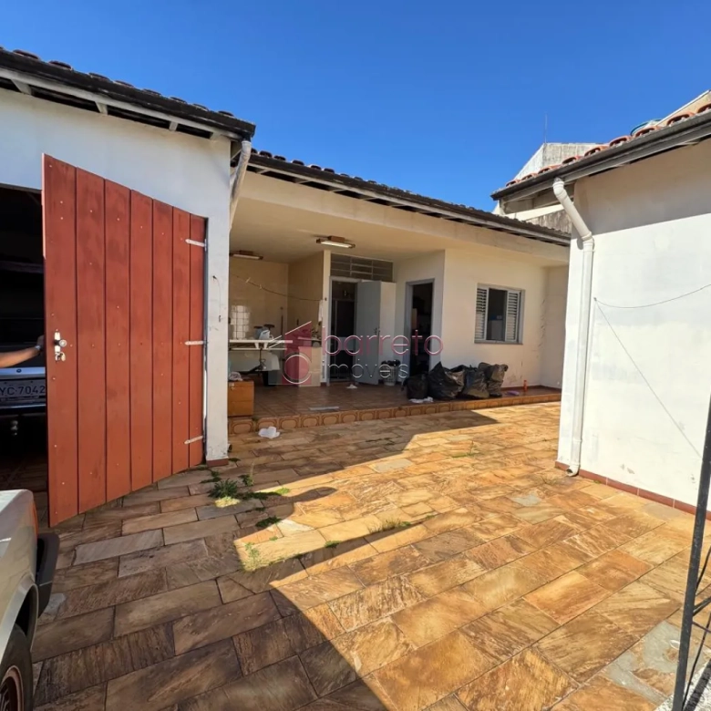 CASA TÉRREA COM EDÍCULA À VENDA NO JARDIM SANTANA EM JUNDIAÍ/SP