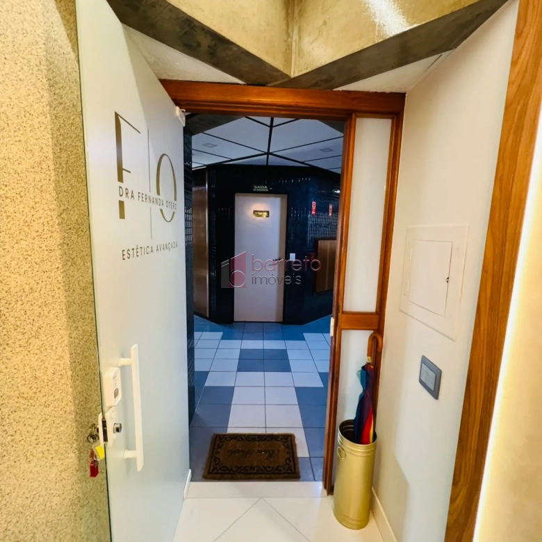 SALA COMERCIAL MOBILIADA PARA LOCAÇÃO NO CONDOMÍNIO NINO PLAZA – JUNDIAÍ/SP