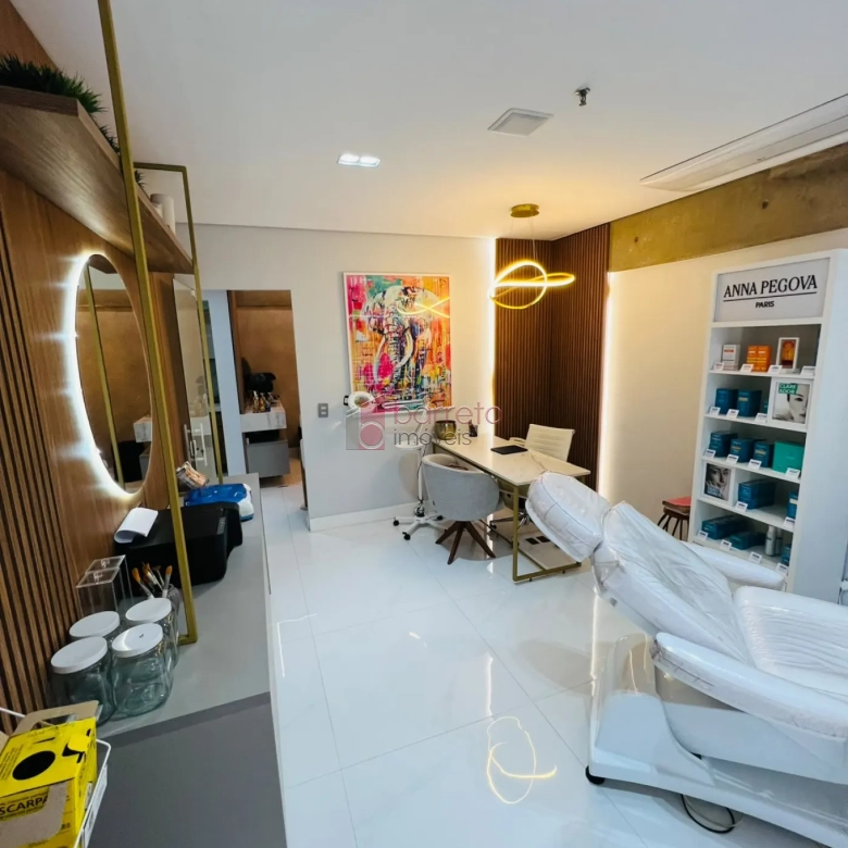 SALA COMERCIAL MOBILIADA PARA LOCAÇÃO NO CONDOMÍNIO NINO PLAZA – JUNDIAÍ/SP