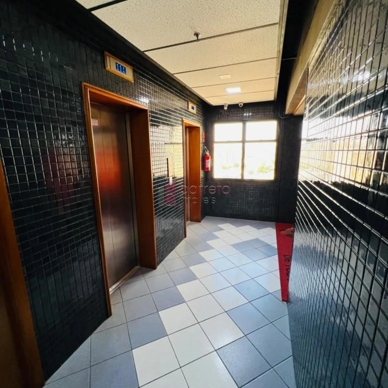 SALA COMERCIAL MOBILIADA PARA LOCAÇÃO NO CONDOMÍNIO NINO PLAZA – JUNDIAÍ/SP