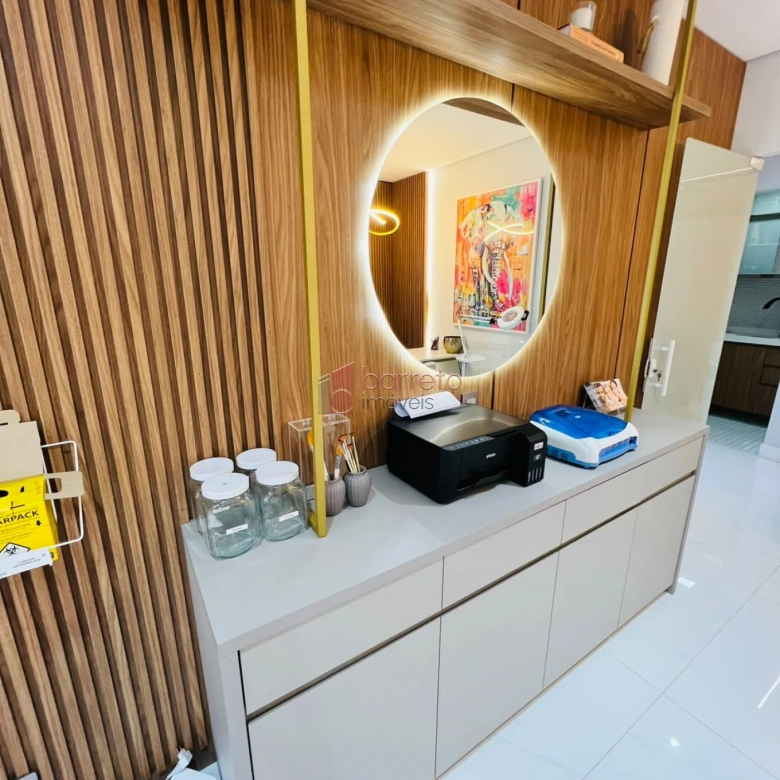 SALA COMERCIAL MOBILIADA PARA LOCAÇÃO NO CONDOMÍNIO NINO PLAZA – JUNDIAÍ/SP