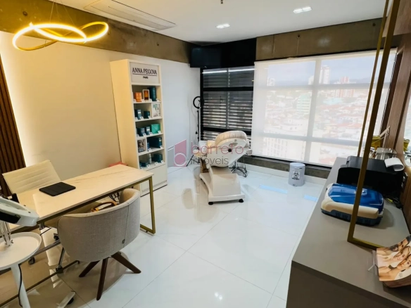 SALA COMERCIAL MOBILIADA PARA LOCAÇÃO NO CONDOMÍNIO NINO PLAZA – JUNDIAÍ/SP