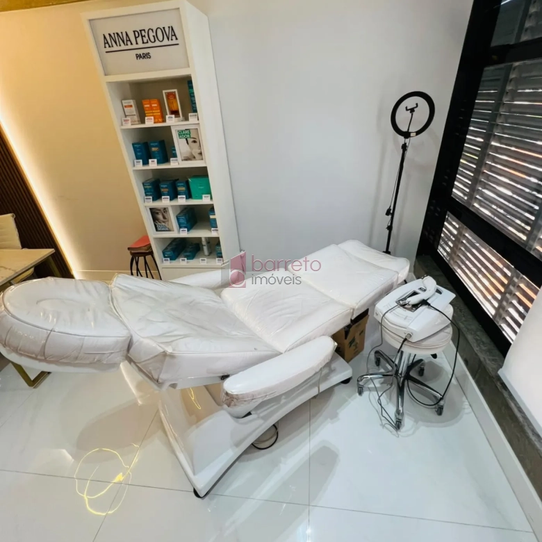 SALA COMERCIAL MOBILIADA PARA LOCAÇÃO NO CONDOMÍNIO NINO PLAZA – JUNDIAÍ/SP