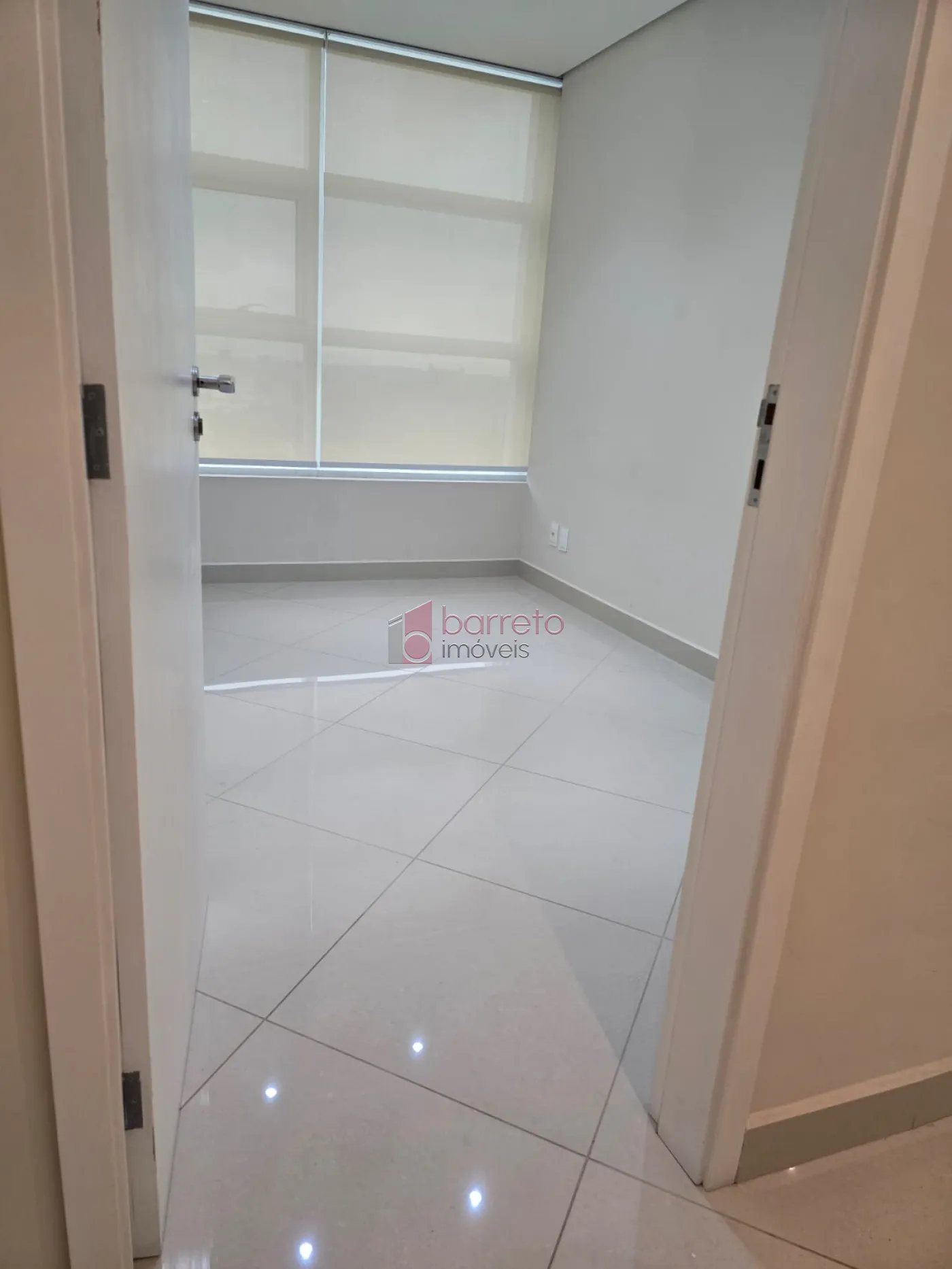 SALA COMERCIAL PARA LOCAÇÃO E VENDA NO EDIFÍCIO NO GOLDEN OFFICE – JUNDIAÍ/SP