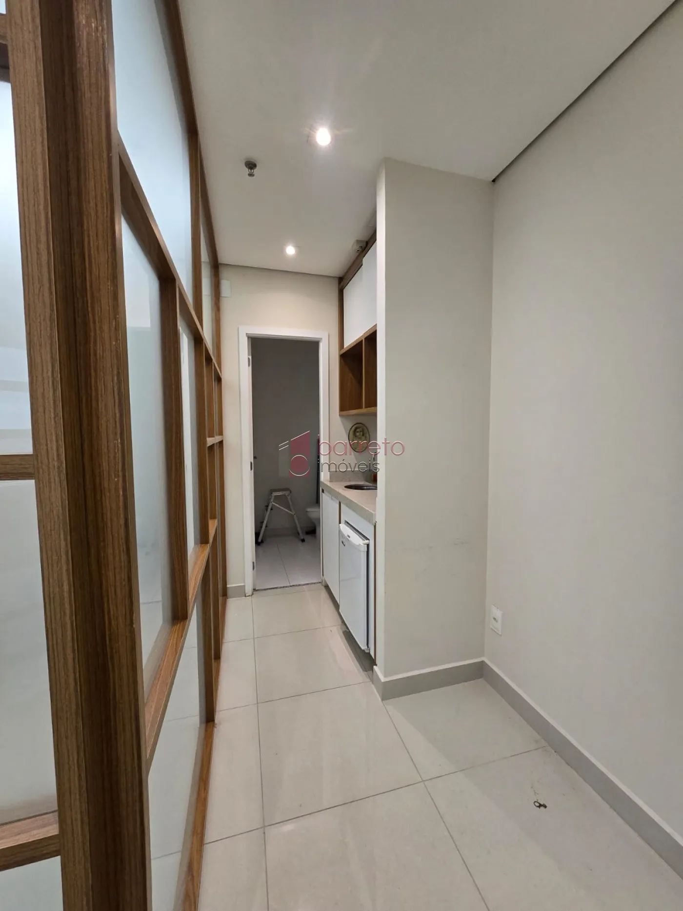 SALA COMERCIAL PARA LOCAÇÃO E VENDA NO EDIFÍCIO NO GOLDEN OFFICE – JUNDIAÍ/SP