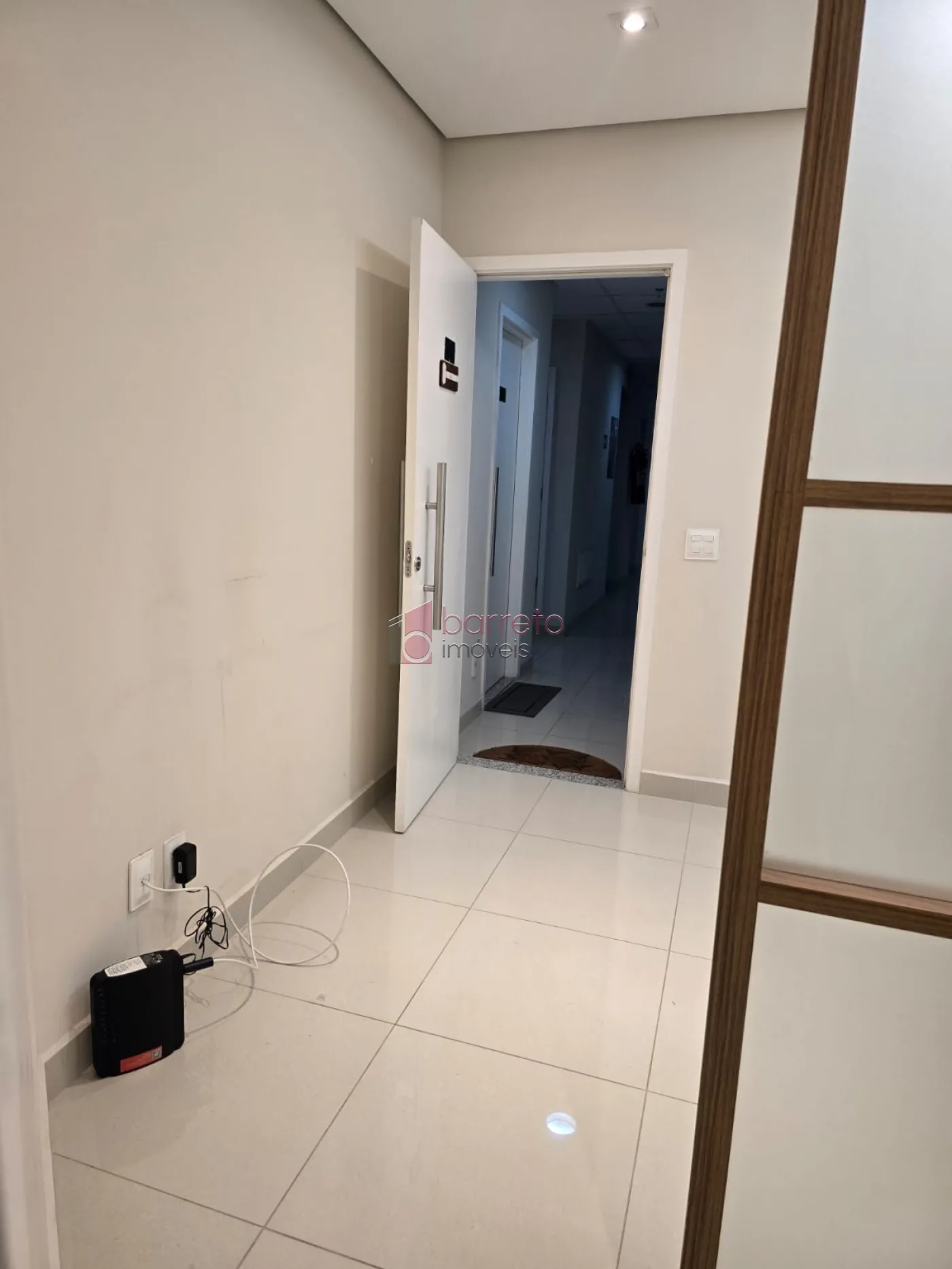 SALA COMERCIAL PARA LOCAÇÃO E VENDA NO EDIFÍCIO NO GOLDEN OFFICE – JUNDIAÍ/SP