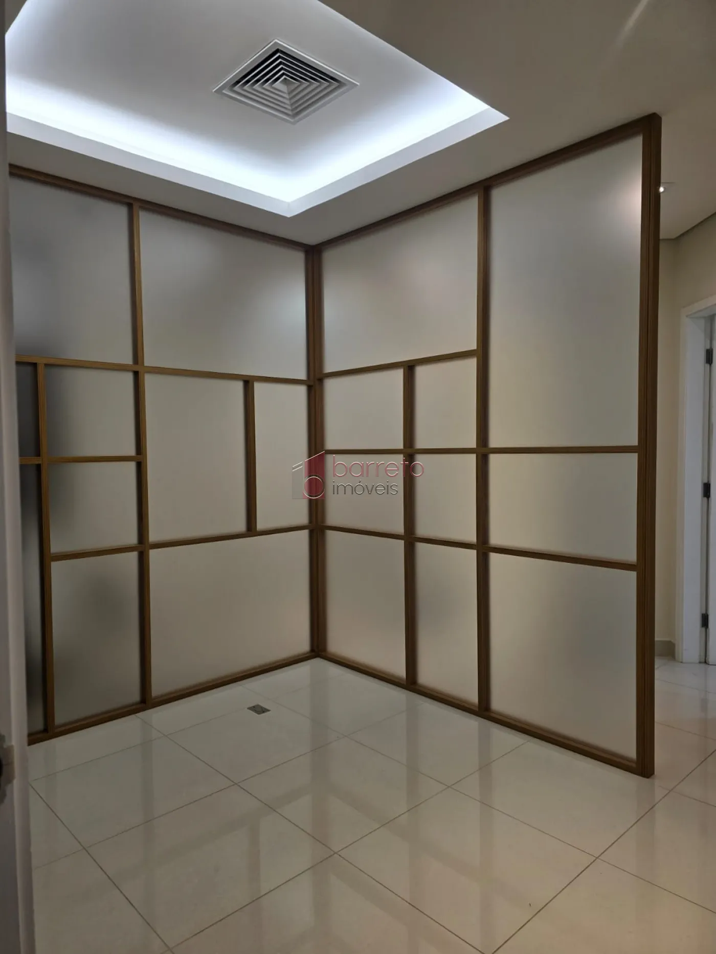 SALA COMERCIAL PARA LOCAÇÃO E VENDA NO EDIFÍCIO NO GOLDEN OFFICE – JUNDIAÍ/SP