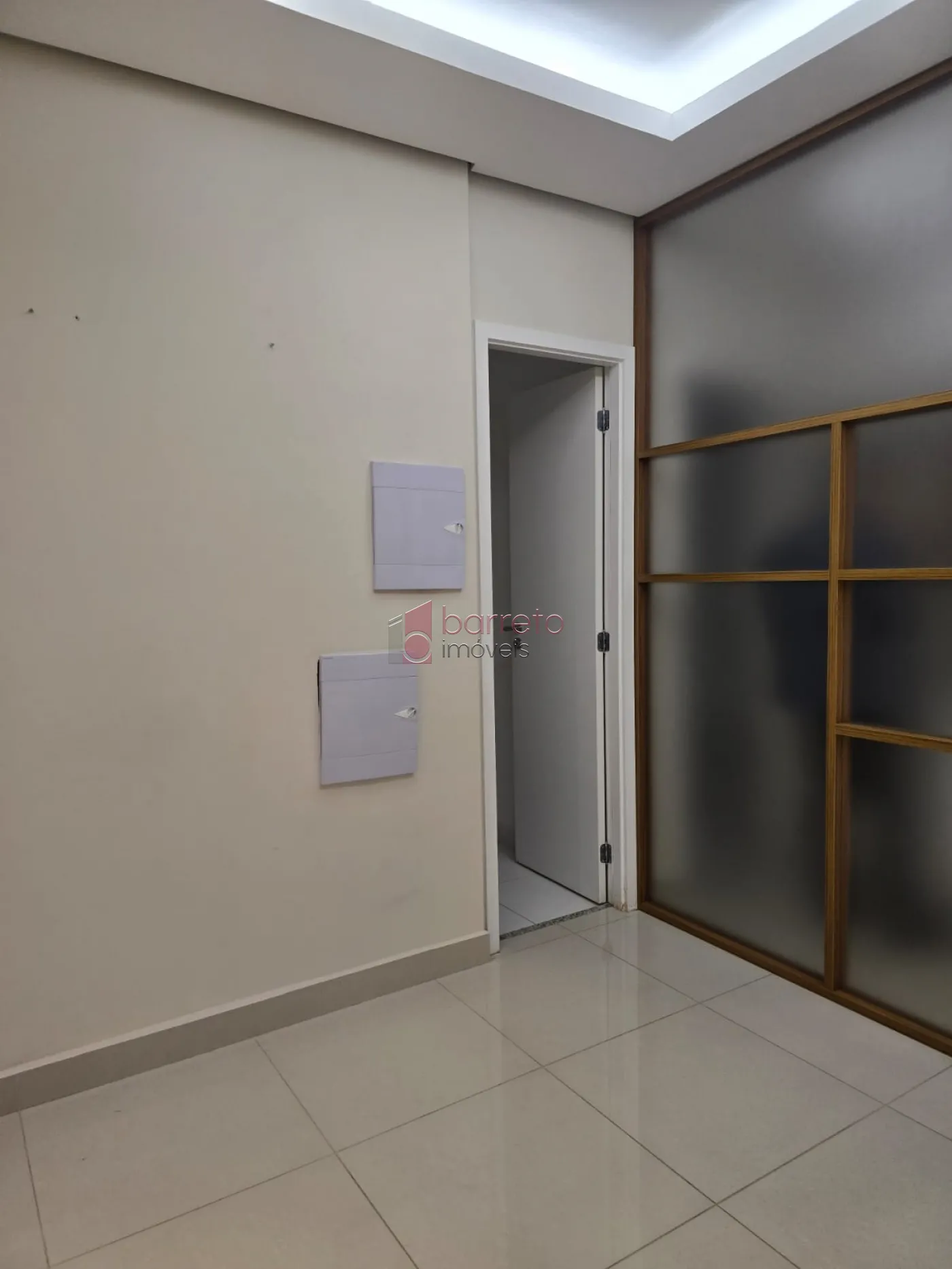 SALA COMERCIAL PARA LOCAÇÃO E VENDA NO EDIFÍCIO NO GOLDEN OFFICE – JUNDIAÍ/SP