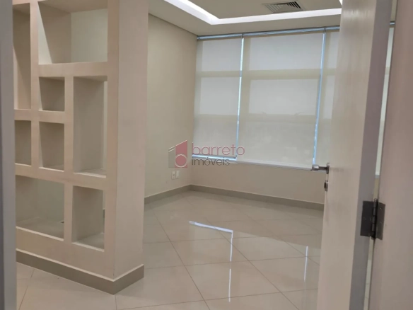 SALA COMERCIAL PARA LOCAÇÃO E VENDA NO EDIFÍCIO NO GOLDEN OFFICE – JUNDIAÍ/SP