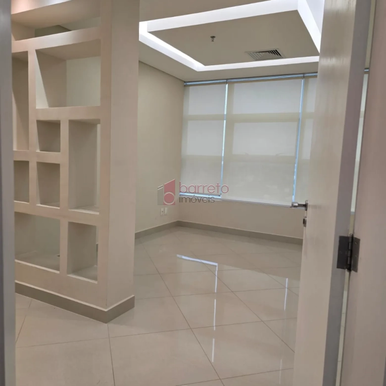 SALA COMERCIAL PARA LOCAÇÃO E VENDA NO EDIFÍCIO NO GOLDEN OFFICE – JUNDIAÍ/SP