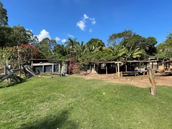 SITÍO COM 4.526 M² DE ÁREA À VENDA NO JARDIM MARAJOARA EM JUNDIAÍ/SP
