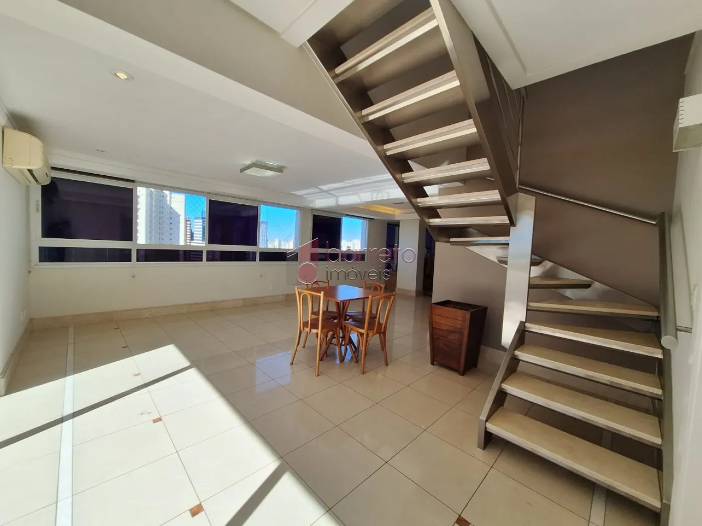 COBERTURA ESTILO DUPLEX PARA VENDA E LOCAÇÃO NO CONDOMÍNIO MAISON CLASSIC – JUNDIAÍ/SP