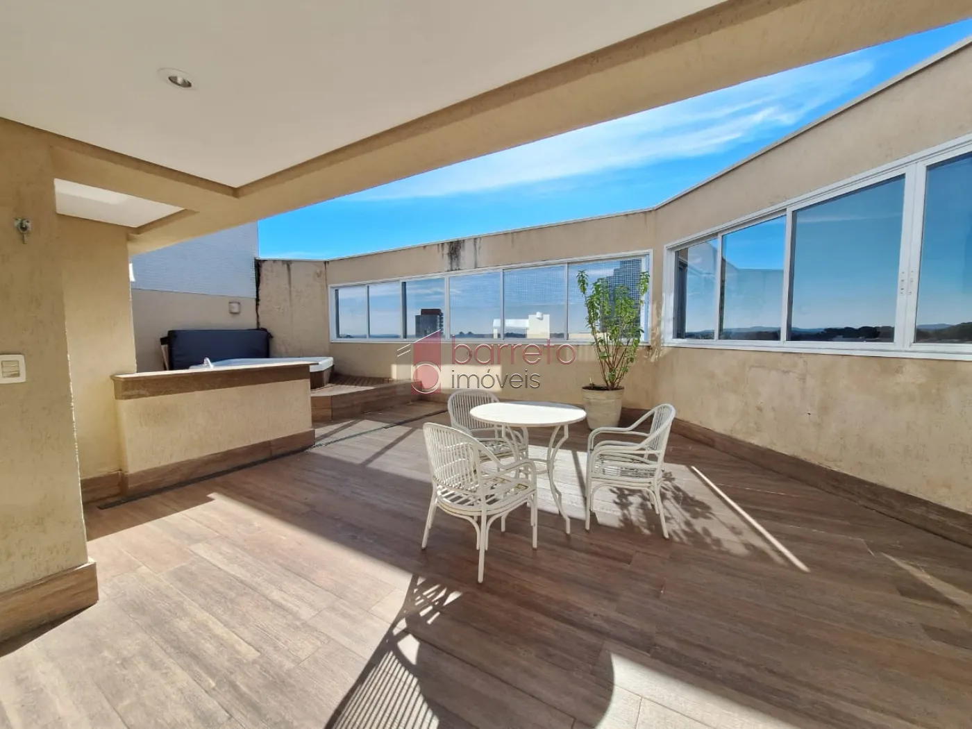 COBERTURA ESTILO DUPLEX PARA VENDA E LOCAÇÃO NO CONDOMÍNIO MAISON CLASSIC – JUNDIAÍ/SP