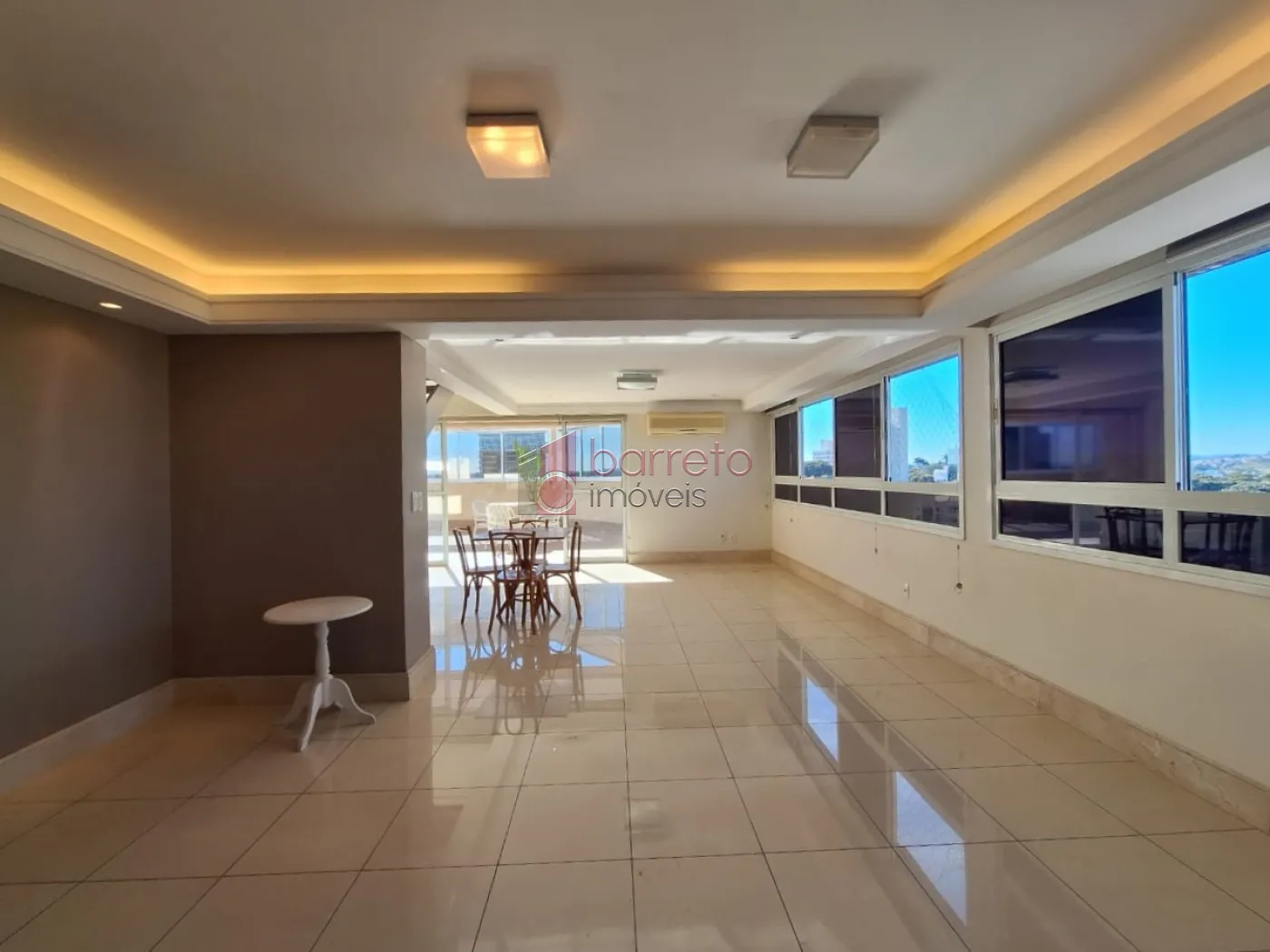 COBERTURA ESTILO DUPLEX PARA VENDA E LOCAÇÃO NO CONDOMÍNIO MAISON CLASSIC – JUNDIAÍ/SP