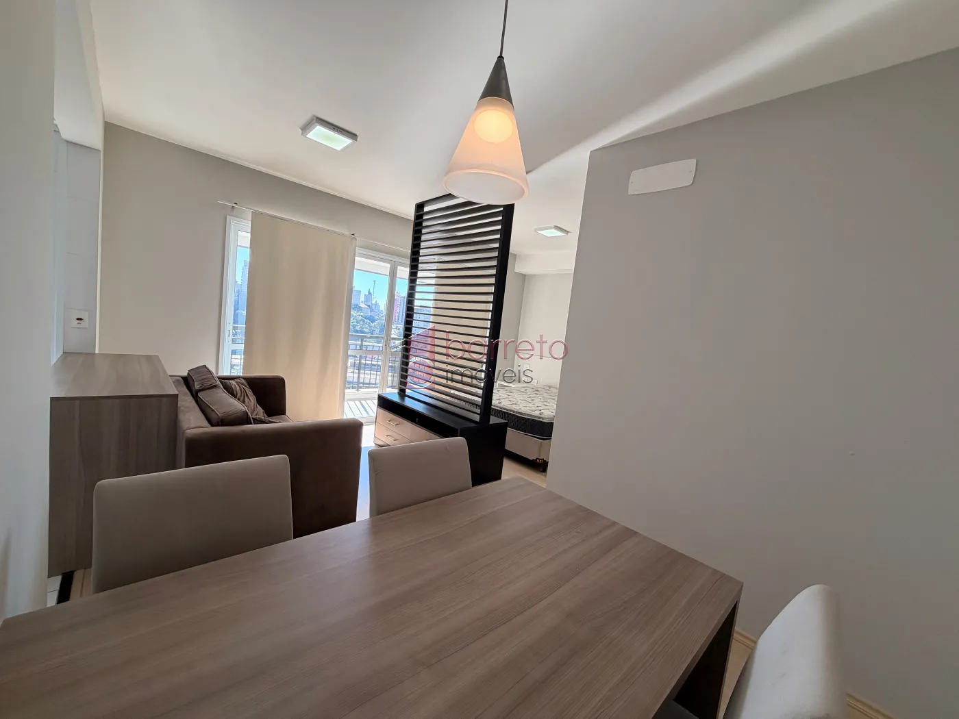 FLAT SEMI MOBILIADO PARA LOCAÇÃO NO CONDOMÍNIO IN DESING NA VILA ARENS – JUNDIAÍ/SP