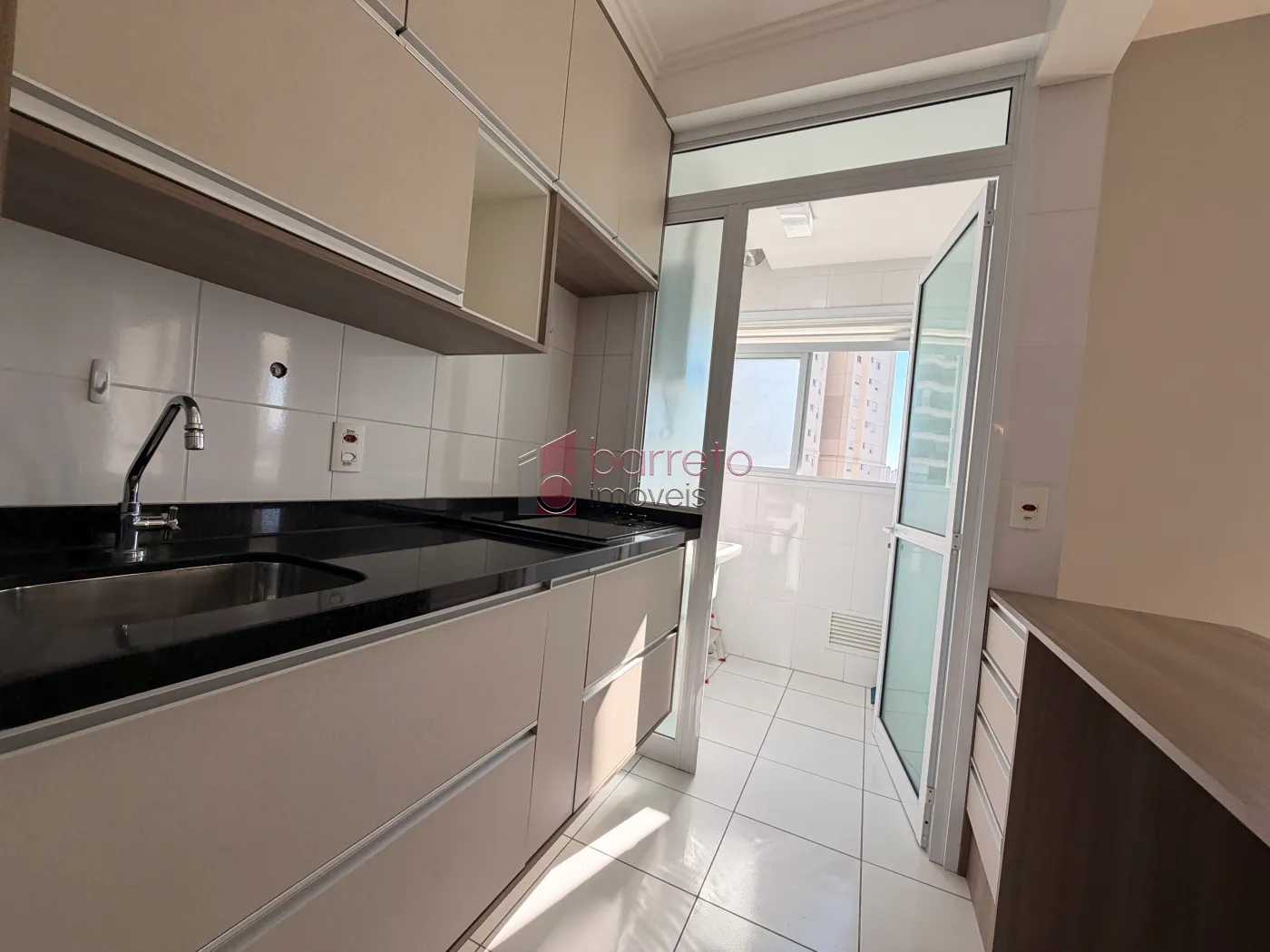 FLAT SEMI MOBILIADO PARA LOCAÇÃO NO CONDOMÍNIO IN DESING NA VILA ARENS – JUNDIAÍ/SP