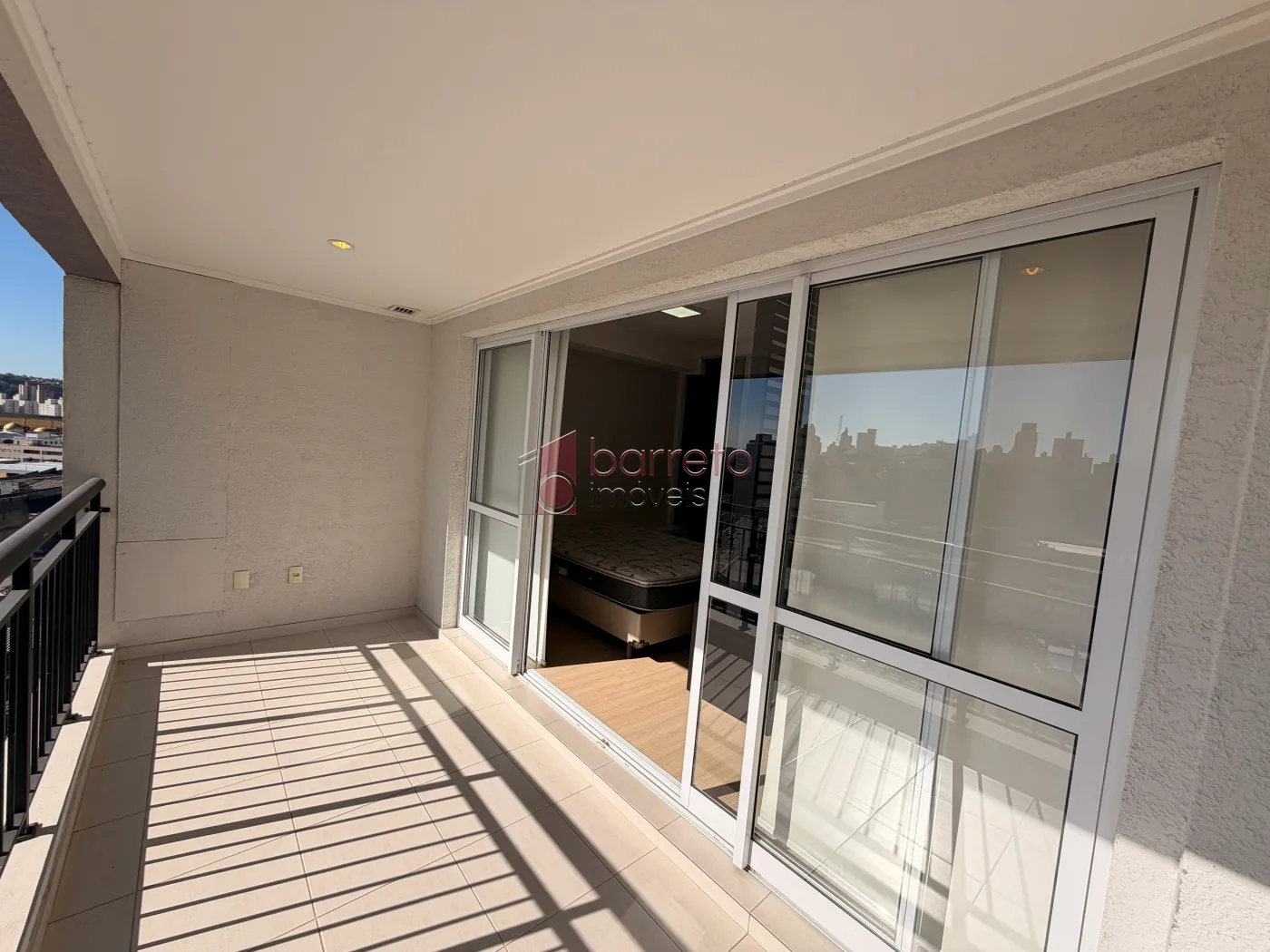 FLAT SEMI MOBILIADO PARA LOCAÇÃO NO CONDOMÍNIO IN DESING NA VILA ARENS – JUNDIAÍ/SP