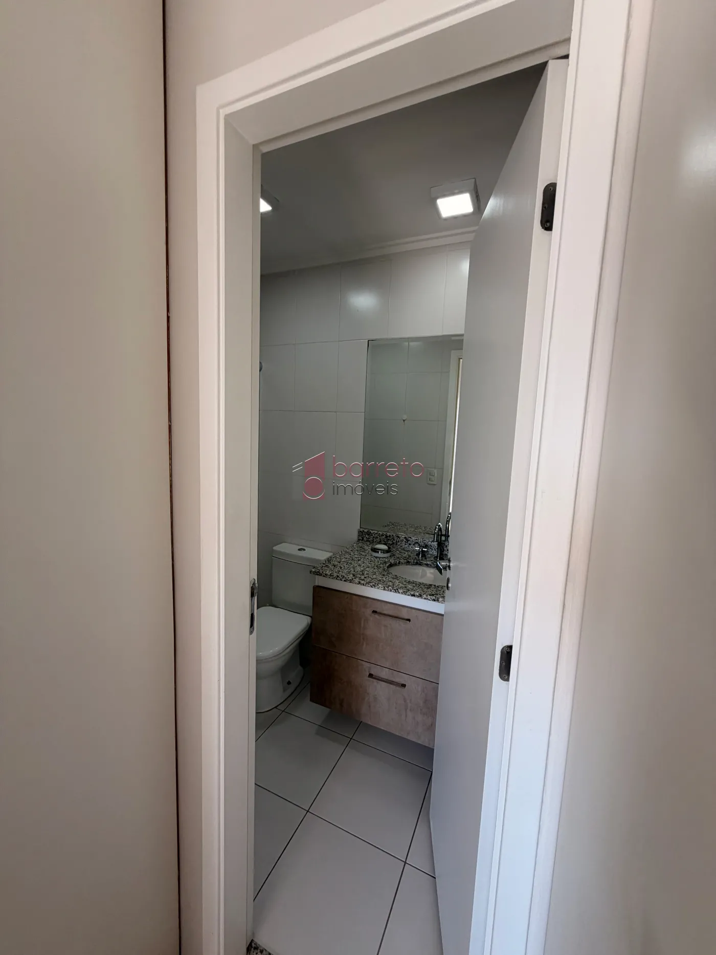 FLAT SEMI MOBILIADO PARA LOCAÇÃO NO CONDOMÍNIO IN DESING NA VILA ARENS – JUNDIAÍ/SP