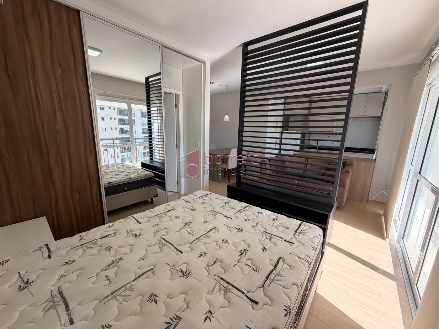 FLAT SEMI MOBILIADO PARA LOCAÇÃO NO CONDOMÍNIO IN DESING NA VILA ARENS – JUNDIAÍ/SP