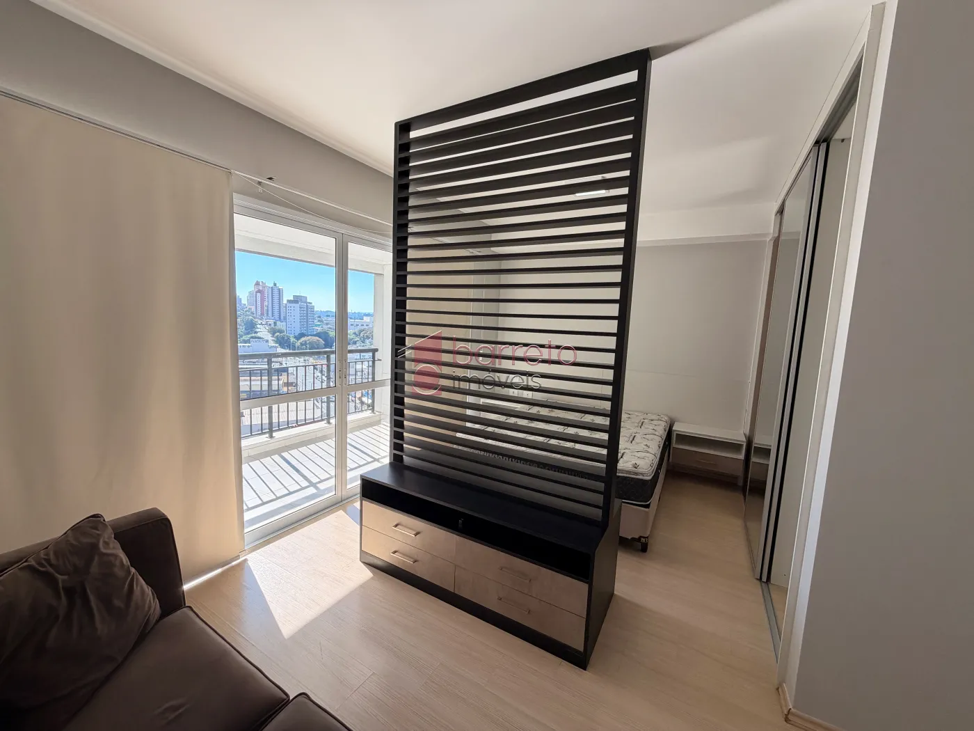 FLAT SEMI MOBILIADO PARA LOCAÇÃO NO CONDOMÍNIO IN DESING NA VILA ARENS – JUNDIAÍ/SP