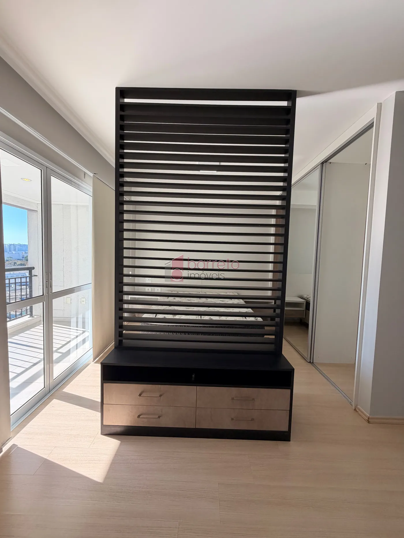 FLAT SEMI MOBILIADO PARA LOCAÇÃO NO CONDOMÍNIO IN DESING NA VILA ARENS – JUNDIAÍ/SP