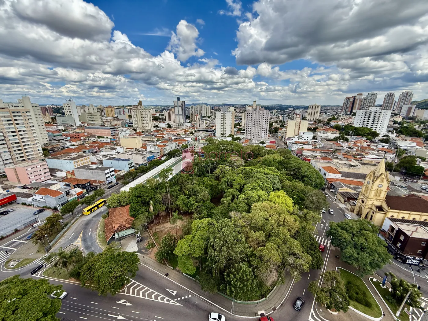 APARTAMENTO MOBILIADO PARA LOCAÇÃO MOBILIADO NO EDIFÍCIO BBC NA REGIÃO CENTRAL – JUNDIAÍ/SP