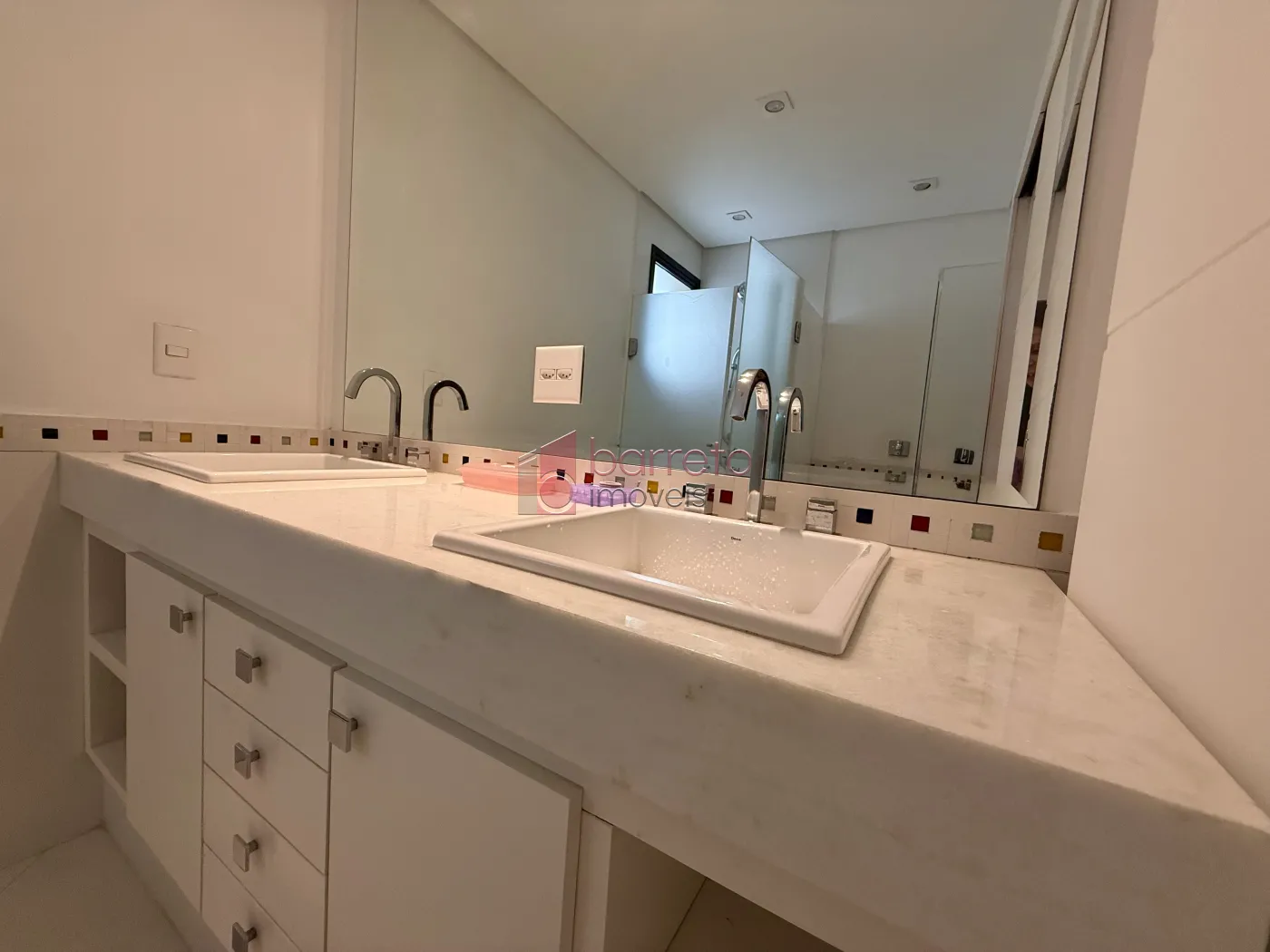 APARTAMENTO MOBILIADO PARA LOCAÇÃO MOBILIADO NO EDIFÍCIO BBC NA REGIÃO CENTRAL – JUNDIAÍ/SP