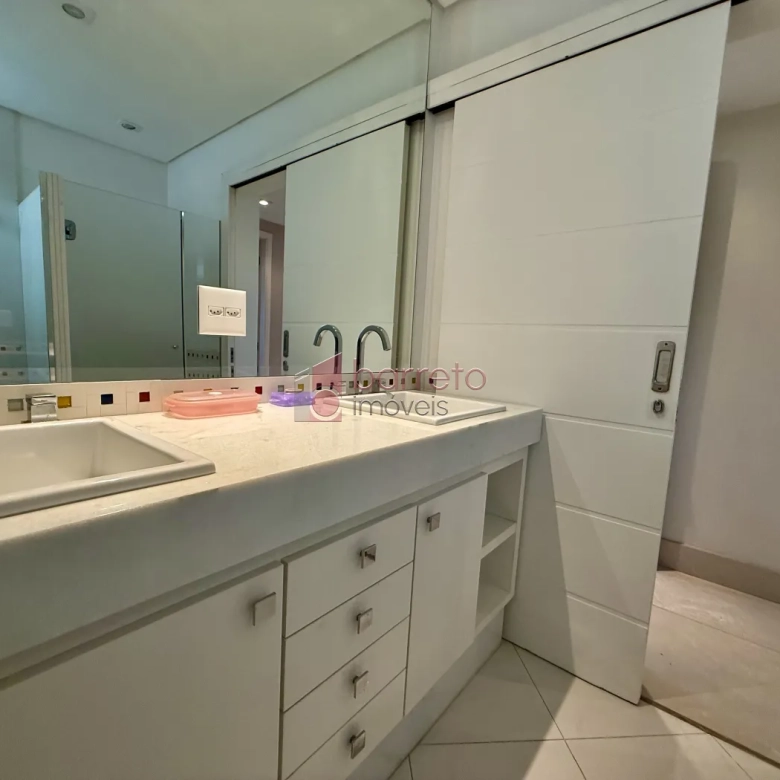 APARTAMENTO MOBILIADO PARA LOCAÇÃO MOBILIADO NO EDIFÍCIO BBC NA REGIÃO CENTRAL – JUNDIAÍ/SP