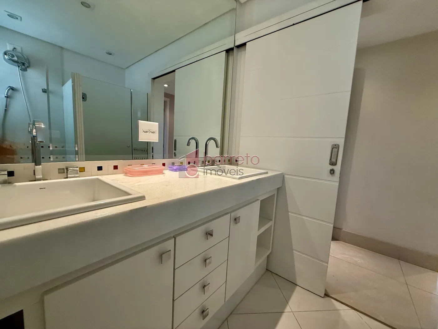 APARTAMENTO MOBILIADO PARA LOCAÇÃO MOBILIADO NO EDIFÍCIO BBC NA REGIÃO CENTRAL – JUNDIAÍ/SP