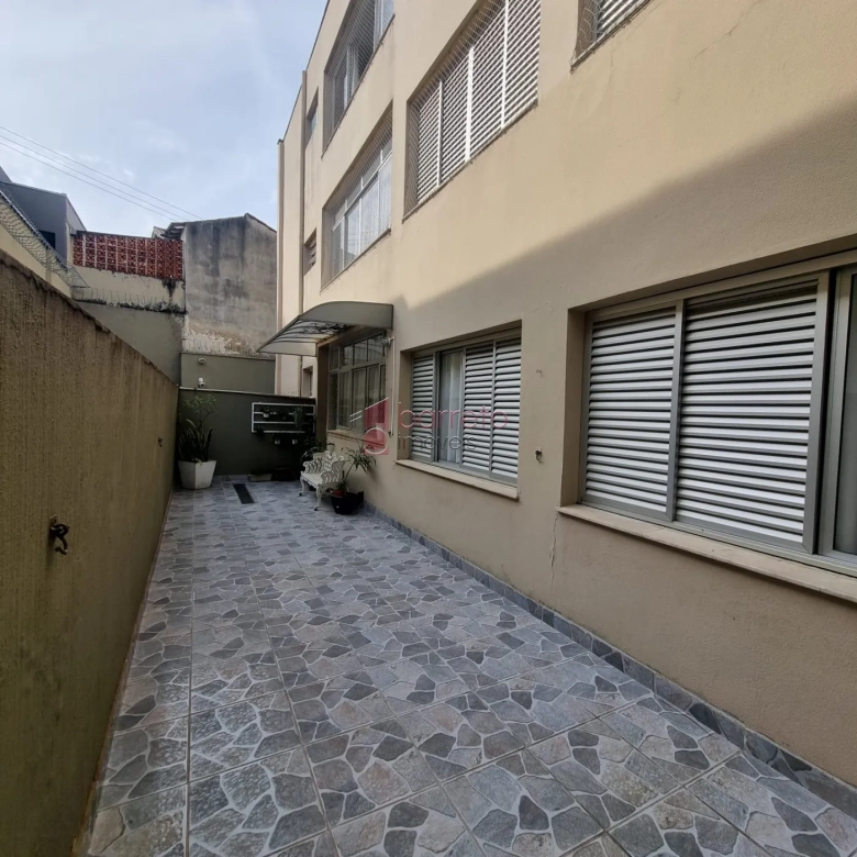 APARTAMENTO ESTILO CASA À VENDA NO CENTRO – JUNDIAÍ/SP