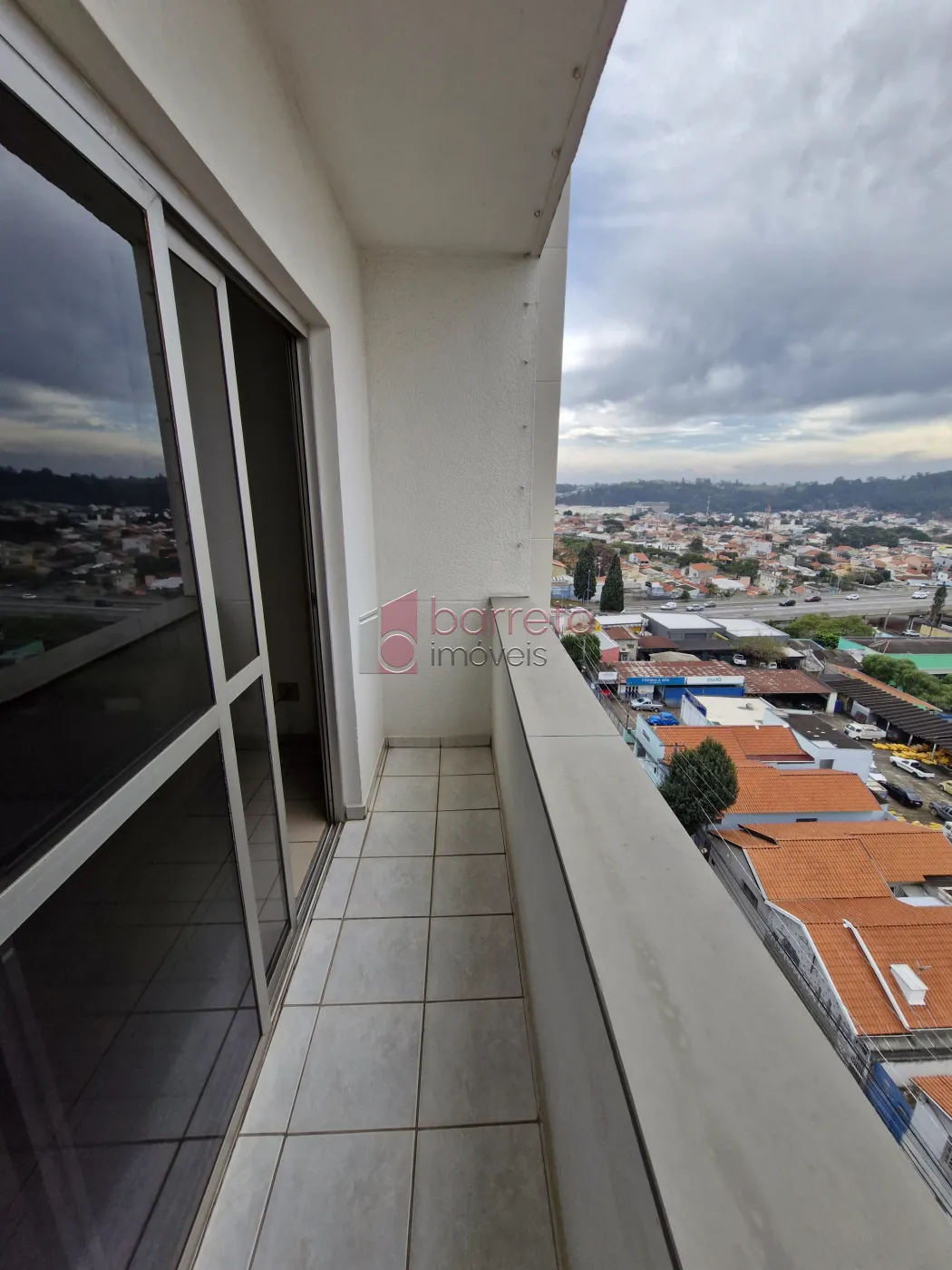 APARTAMENTO SEMI MOBILIADO NO EDIFÍCIO LIBERDADE – JUNDIAI/SP