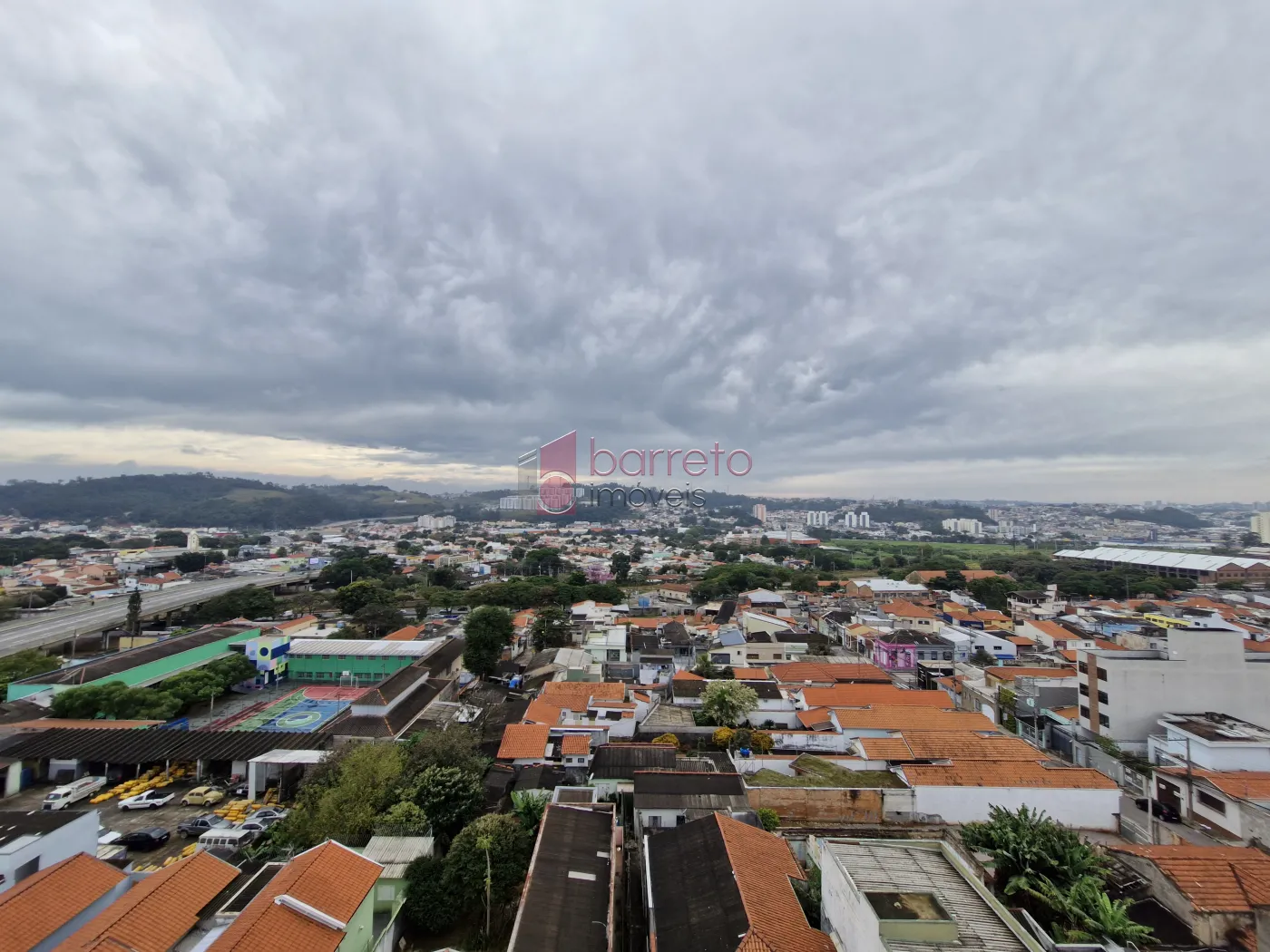 APARTAMENTO SEMI MOBILIADO NO EDIFÍCIO LIBERDADE – JUNDIAI/SP