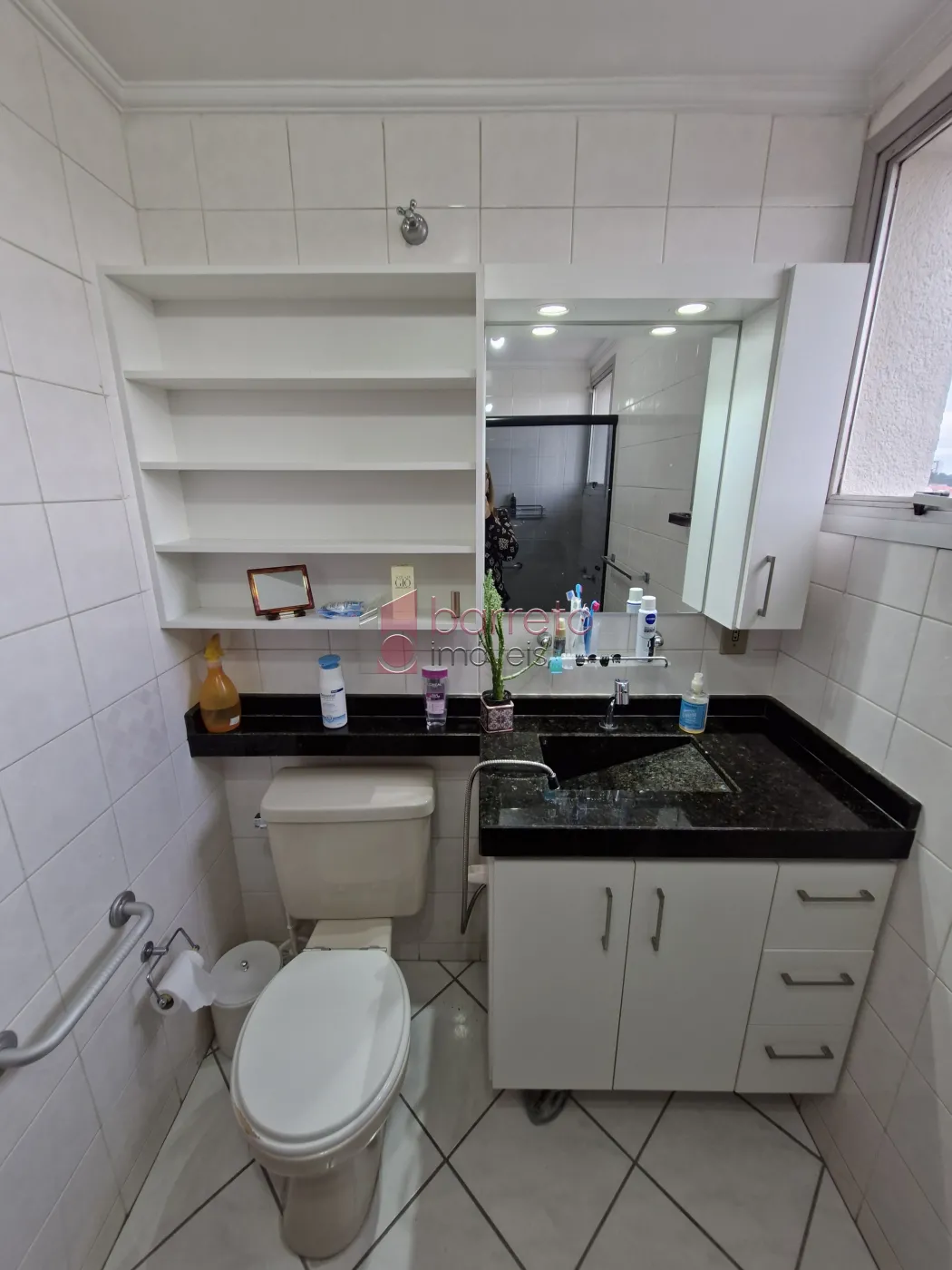 APARTAMENTO SEMI MOBILIADO NO EDIFÍCIO LIBERDADE – JUNDIAI/SP