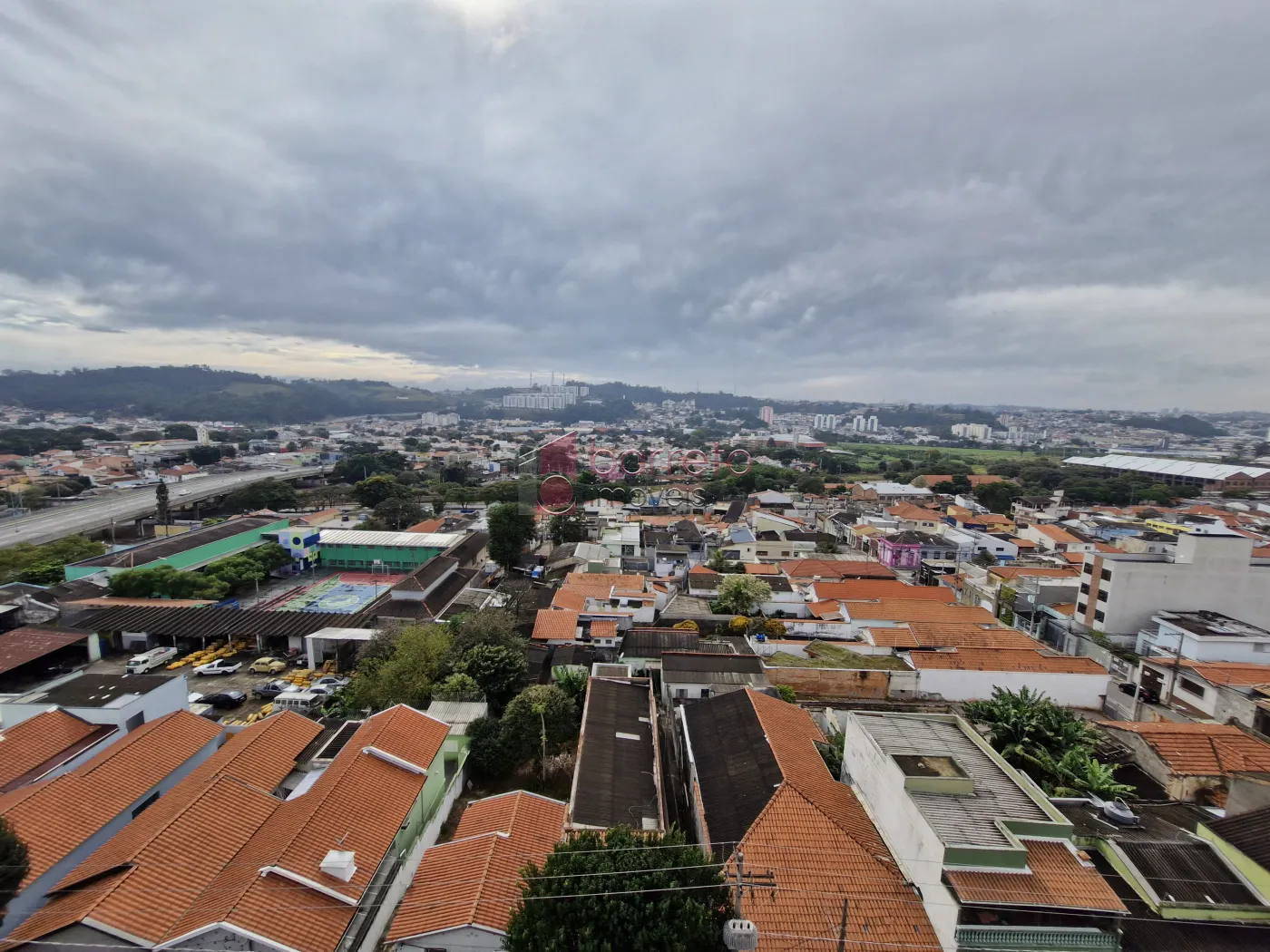APARTAMENTO SEMI MOBILIADO NO EDIFÍCIO LIBERDADE – JUNDIAI/SP