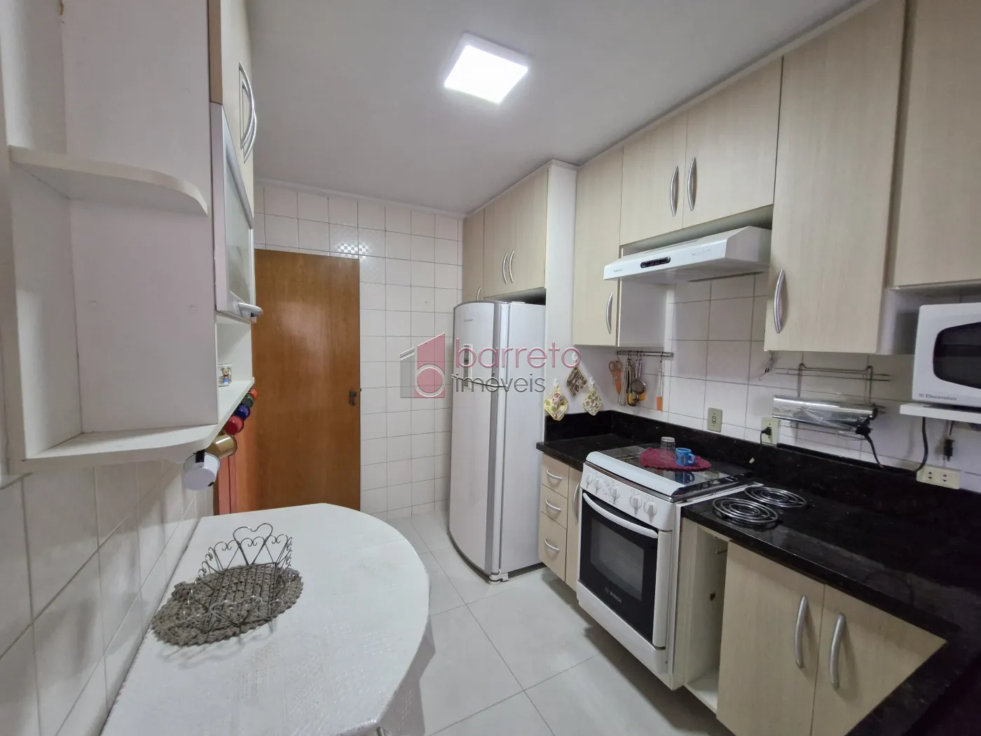 APARTAMENTO SEMI MOBILIADO NO EDIFÍCIO LIBERDADE – JUNDIAI/SP
