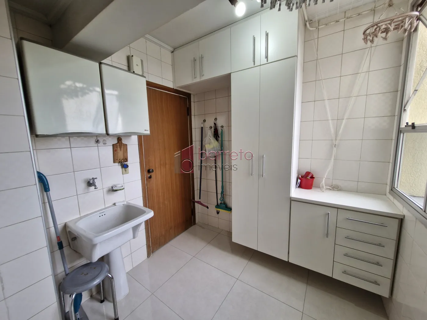 APARTAMENTO SEMI MOBILIADO NO EDIFÍCIO LIBERDADE – JUNDIAI/SP
