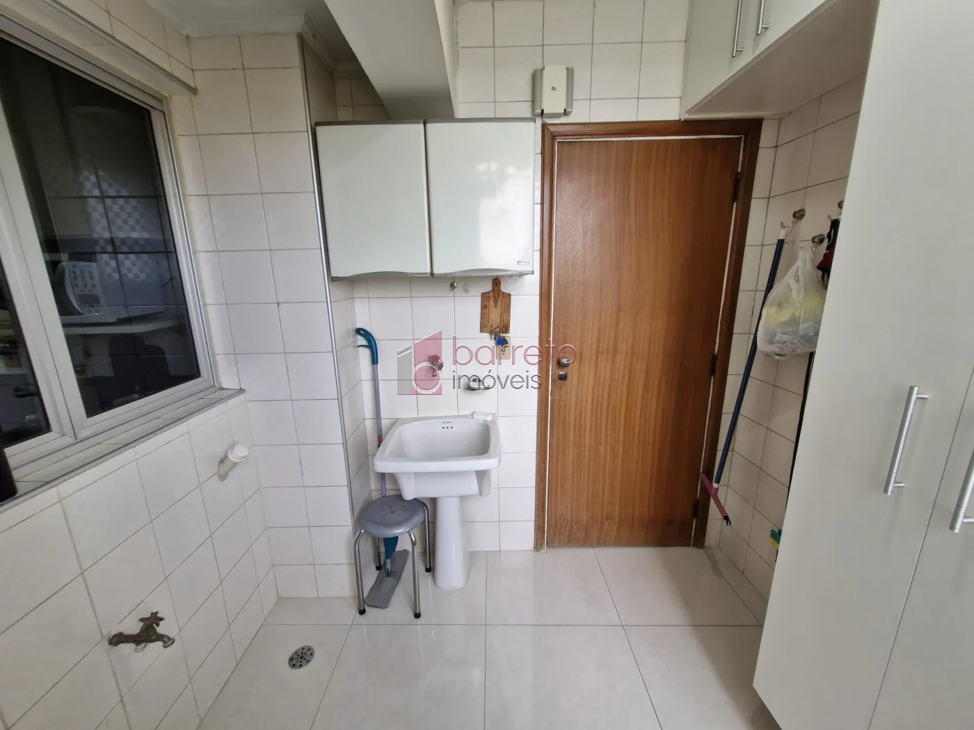 APARTAMENTO SEMI MOBILIADO NO EDIFÍCIO LIBERDADE – JUNDIAI/SP