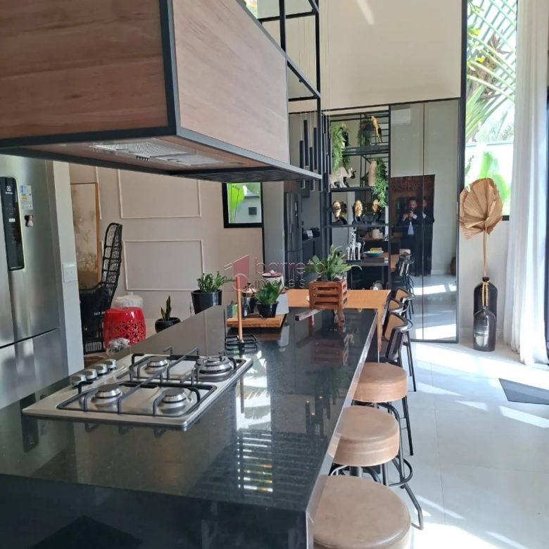 CASA SEMI MOBILIADA À VENDA NO CONDOMÍNIO RESIDENCIAL DOS IPÊS – ENGORDADOURO – JUNDIAÍ/SP