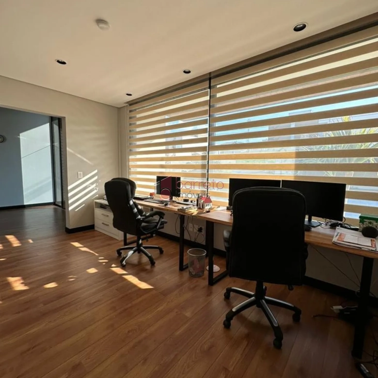 CASA SOBRADO COM 05 SUÍTES À VENDA NO CONDOMÍNIO JARDIM ATENAS – JARDIM SANTA TERESA EM JUNDIAÍ/SP