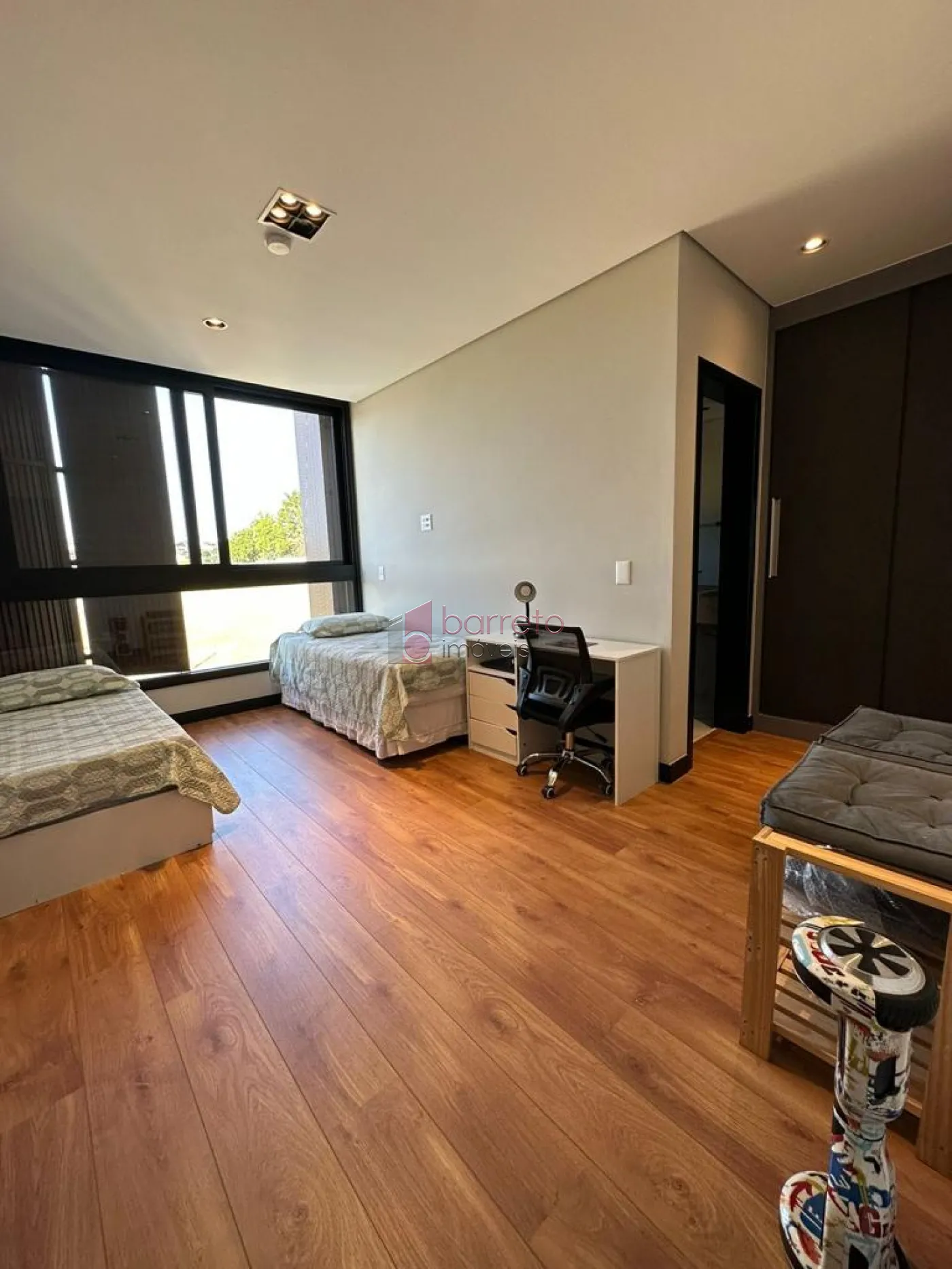CASA SOBRADO COM 05 SUÍTES À VENDA NO CONDOMÍNIO JARDIM ATENAS – JARDIM SANTA TERESA EM JUNDIAÍ/SP