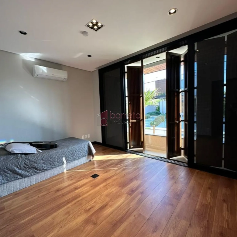 CASA SOBRADO COM 05 SUÍTES À VENDA NO CONDOMÍNIO JARDIM ATENAS – JARDIM SANTA TERESA EM JUNDIAÍ/SP