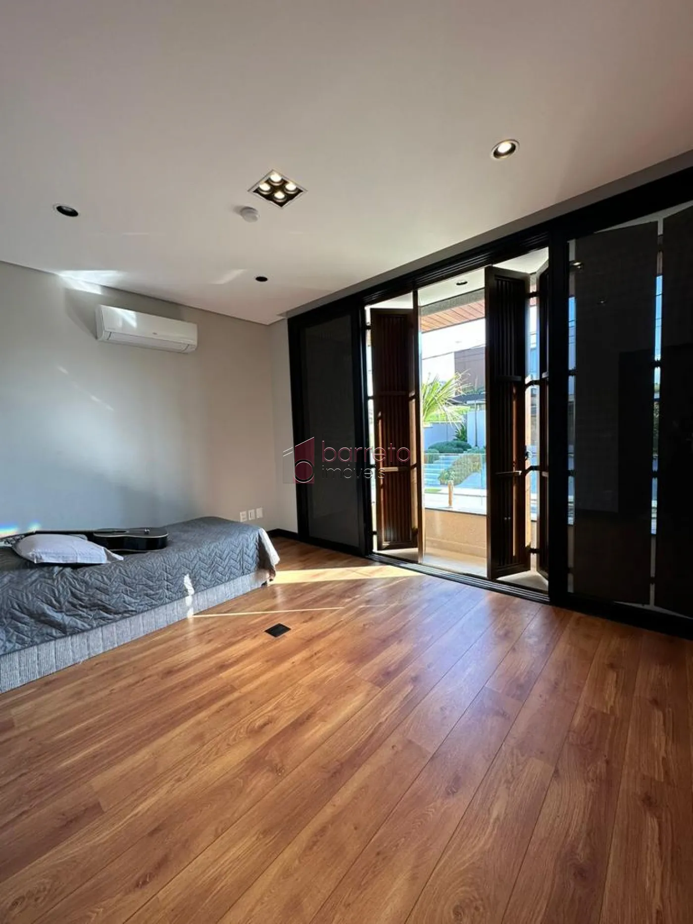 CASA SOBRADO COM 05 SUÍTES À VENDA NO CONDOMÍNIO JARDIM ATENAS – JARDIM SANTA TERESA EM JUNDIAÍ/SP