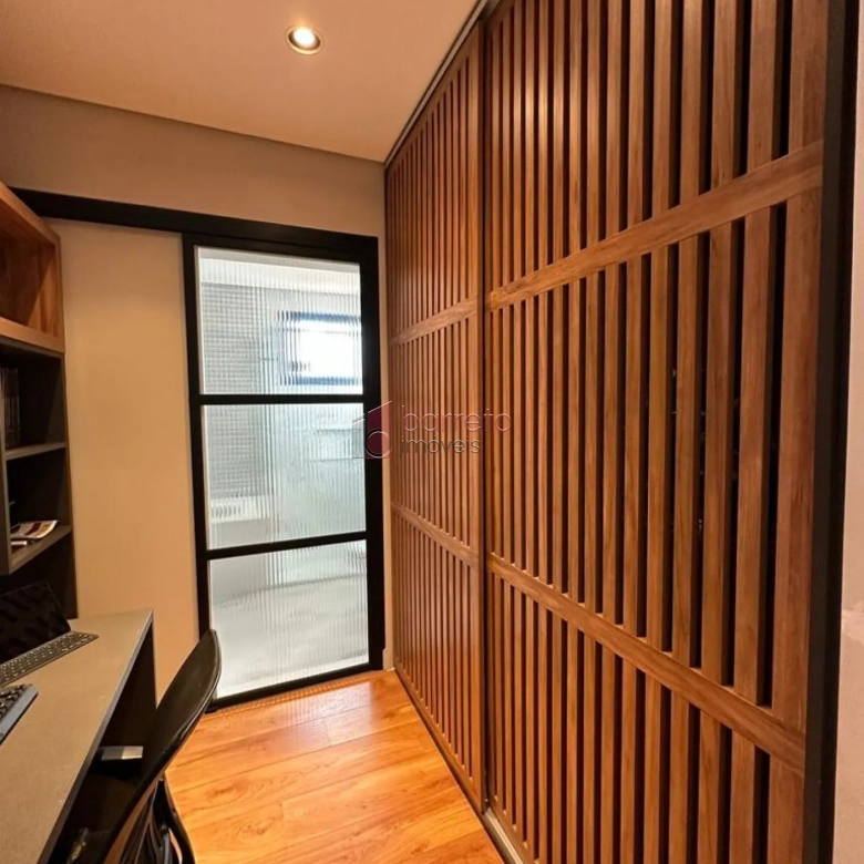 CASA SOBRADO COM 05 SUÍTES À VENDA NO CONDOMÍNIO JARDIM ATENAS – JARDIM SANTA TERESA EM JUNDIAÍ/SP