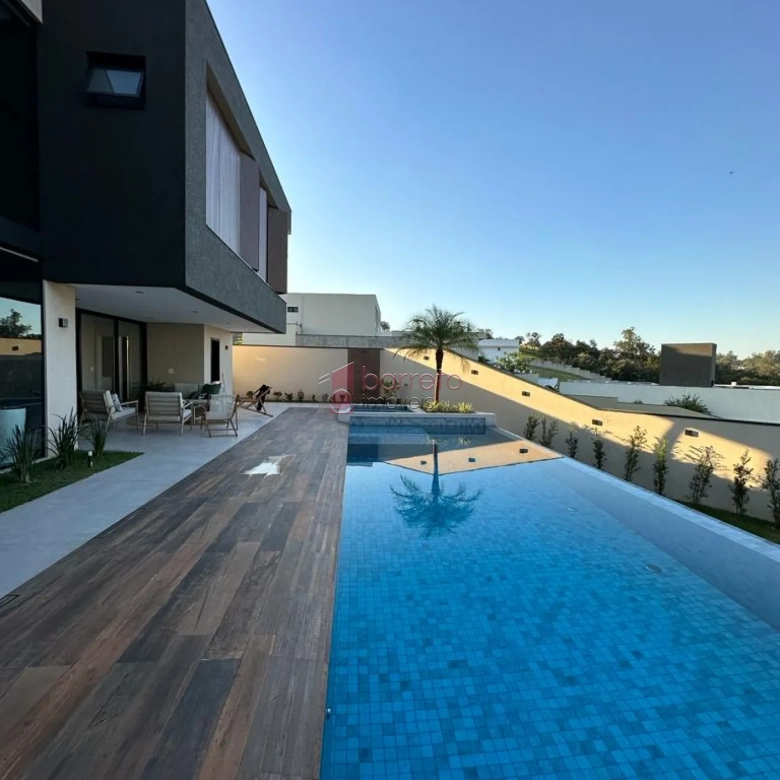 CASA SOBRADO COM 05 SUÍTES À VENDA NO CONDOMÍNIO JARDIM ATENAS – JARDIM SANTA TERESA EM JUNDIAÍ/SP