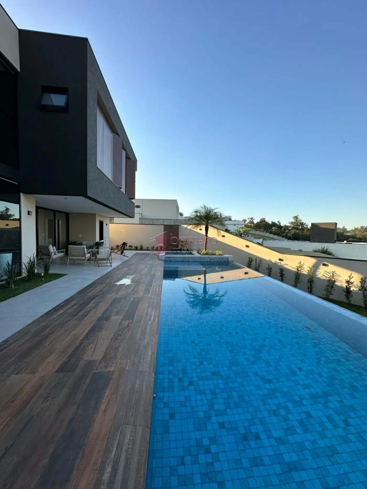 CASA SOBRADO COM 05 SUÍTES À VENDA NO CONDOMÍNIO JARDIM ATENAS – JARDIM SANTA TERESA EM JUNDIAÍ/SP